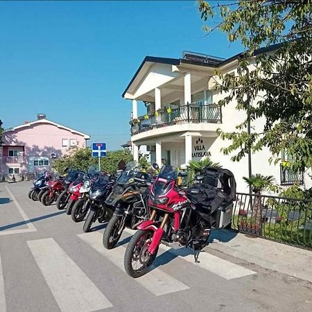 Villa Bratislava เดมีร์ คาเปีย ภายนอก รูปภาพ