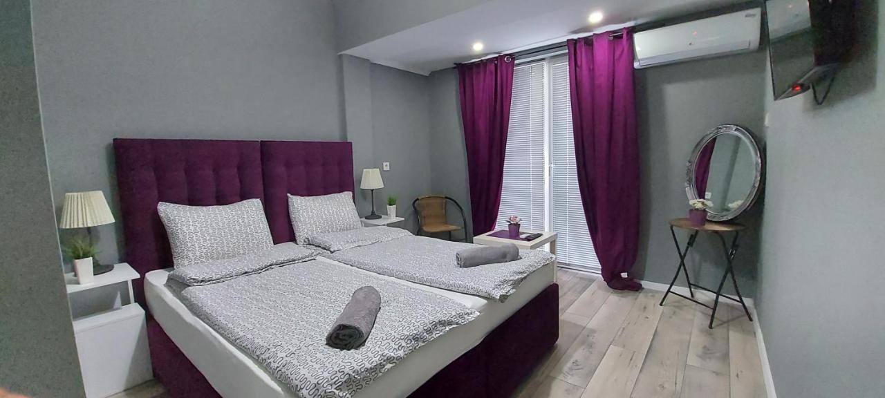 Villa Bratislava เดมีร์ คาเปีย ภายนอก รูปภาพ