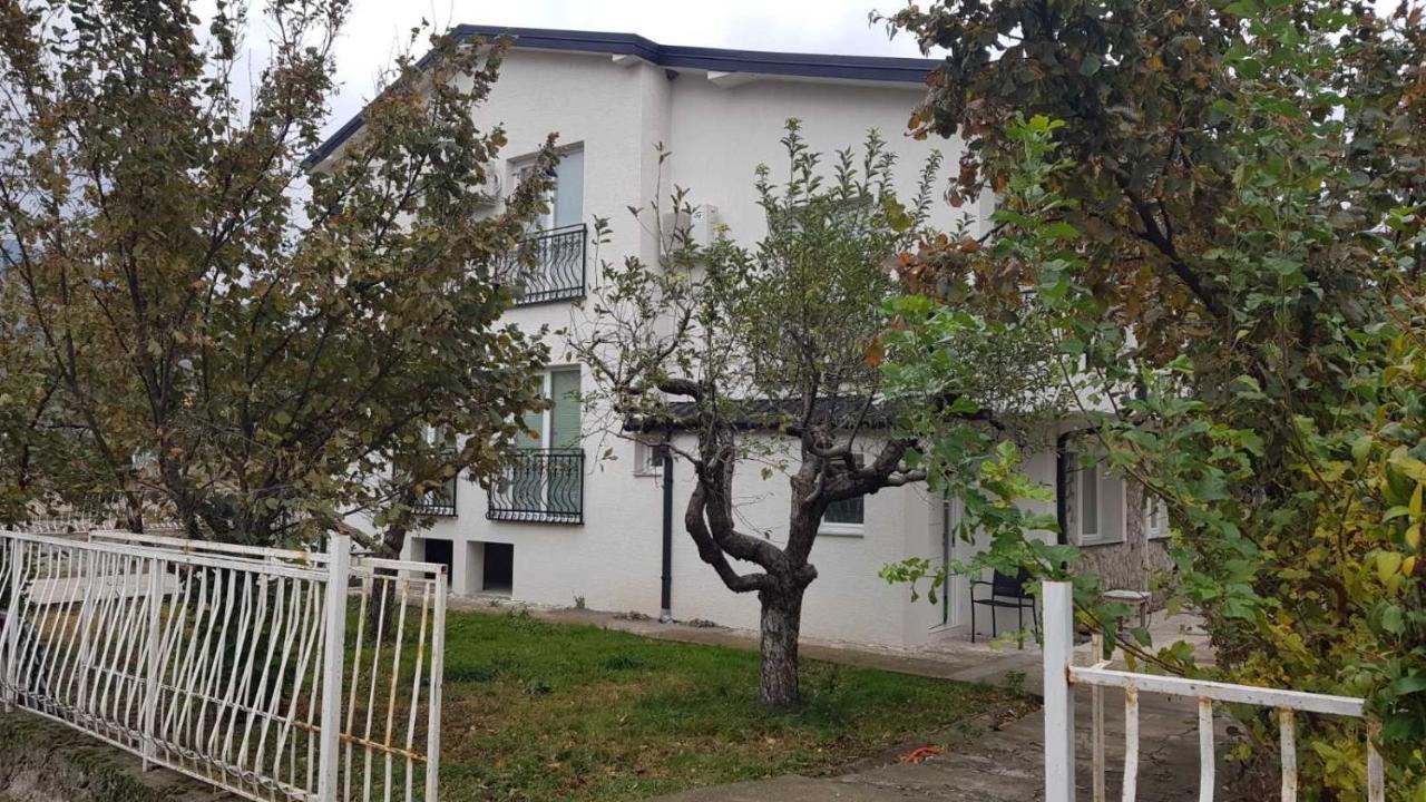 Villa Bratislava เดมีร์ คาเปีย ภายนอก รูปภาพ