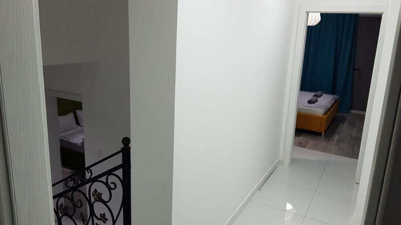 Villa Bratislava เดมีร์ คาเปีย ภายนอก รูปภาพ
