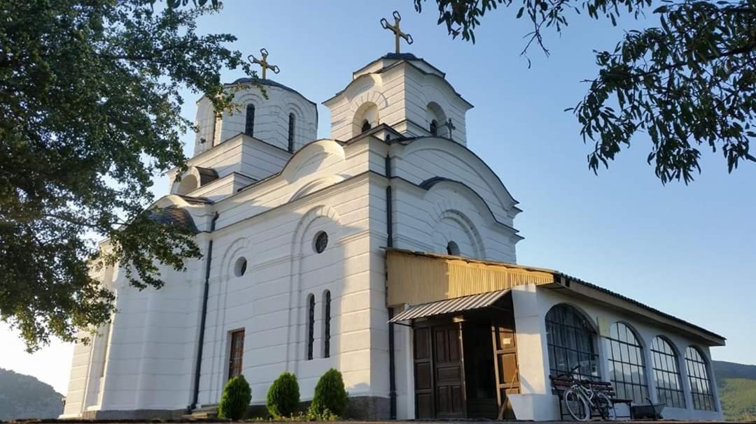 Villa Bratislava เดมีร์ คาเปีย ภายนอก รูปภาพ